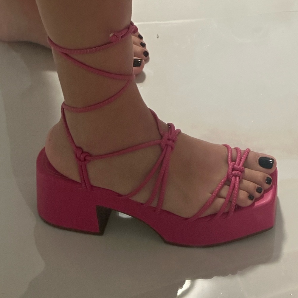Chic Pink Strappy Sandals